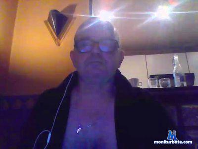 mauricette44 cam4 bisexual performer from French Republic  