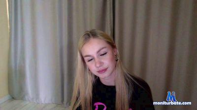 LoissPeach cam4 bisexual performer from United States of America C2C smoke schoolgirl femdom pussy cute ass 