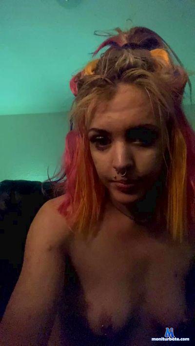 Roseryxoxo cam4 bisexual performer from United States of America amateur feet ass pussy 