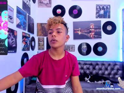 Marzo80 cam4 gay performer from Republic of Italy  