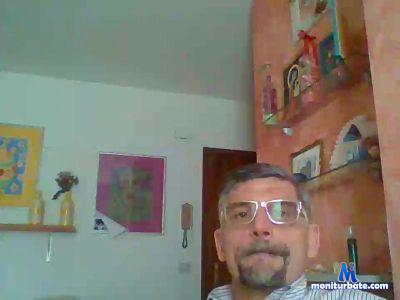 big3 cam4 bicurious performer from United Arab Emirates  