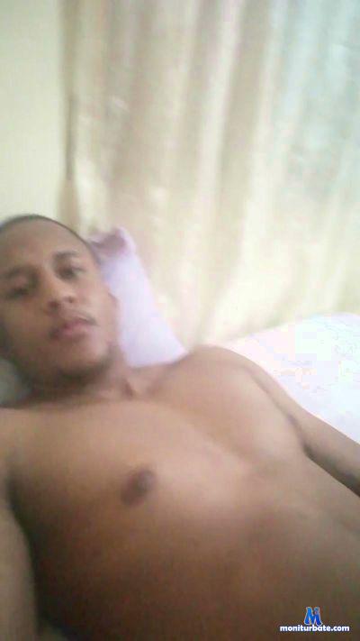leandro_zaens20 cam4 bisexual performer from Republic of Colombia  