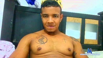 Chris_fendi cam4 bicurious performer from Republic of Colombia  
