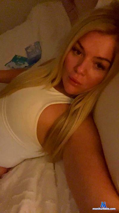 Babybrooke69 cam4 bicurious performer from United Kingdom of Great Britain & Northern Ireland feet ass spanking cute amateur striptease pussy 