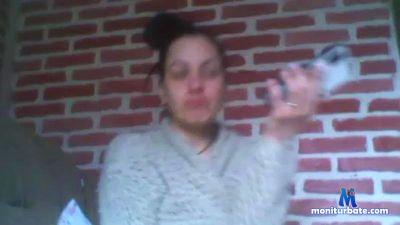 DaisiNessa cam4 bicurious performer from United States of America  