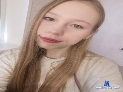 QueenieGravlin cam4 bisexual performer from French Republic C2C masturbation cute feet cosplay 