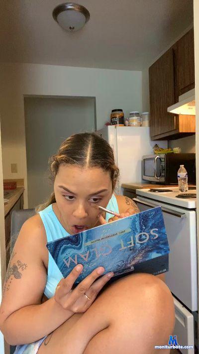 Honeybunzz31 cam4 bisexual performer from United States of America tipsturnmeob 