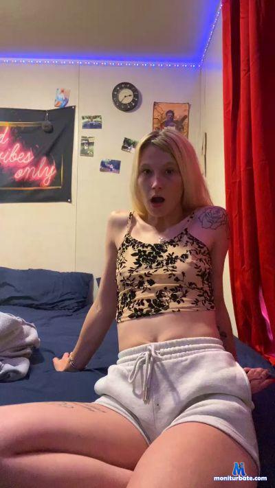 Emwarr1998 cam4 straight performer from United States of America lesbian milf 