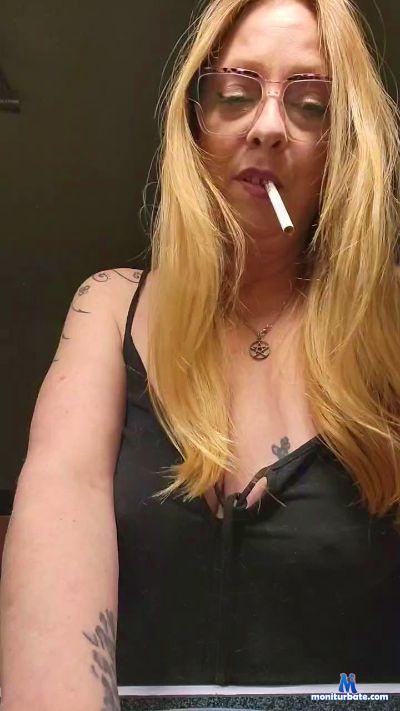 Purple__Lips cam4 straight performer from Canada smoke bigass pee pussy ass feet bdsm 