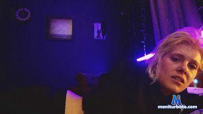 rusulkaxxxo cam4 bisexual performer from Canada  