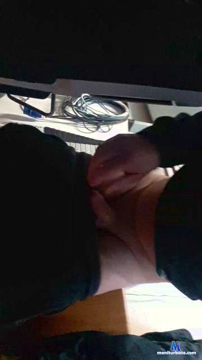 gus214555 cam4 straight performer from United Kingdom of Great Britain & Northern Ireland  