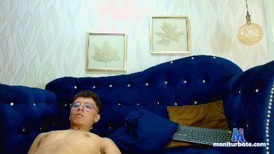IanCastillo cam4 gay performer from Republic of Colombia C2C milk masturbation armpits schoolgirl spanking feet 