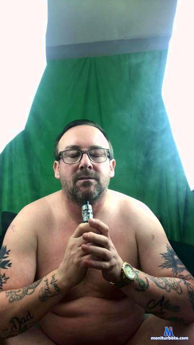 Genuinedad cam4 bisexual performer from United Kingdom of Great Britain & Northern Ireland  