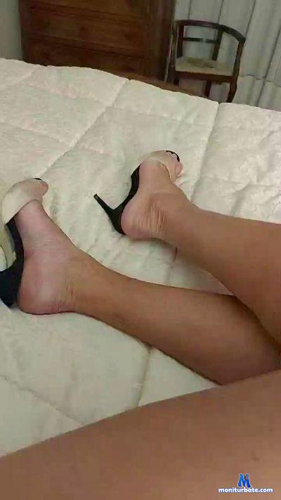 ladyb_tv cam4 bisexual performer from Republic of Italy rollthedice 