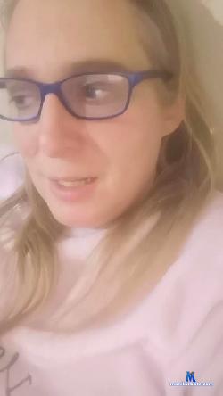 suzybrasileira cam4 live cam performer profile