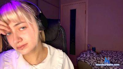 MandaFiore cam4 bicurious performer from Federal Republic of Germany anal masturbation C2C striptease fisting bigass schoolgirl 