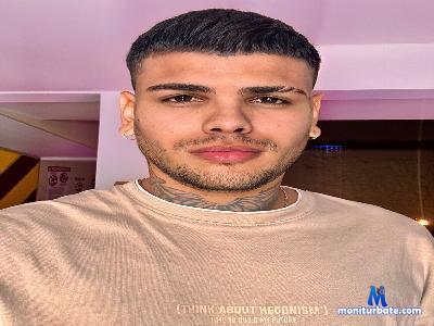 santiagojohan cam4 gay performer from United States of America masturbation C2C smoke pee cum spanking feet 