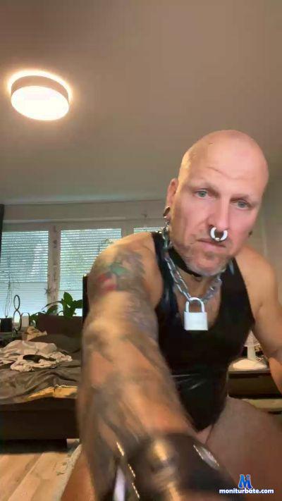 rubb_slut cam4 gay performer from Federal Republic of Germany Rubber Leather Piercings Poppers fist 