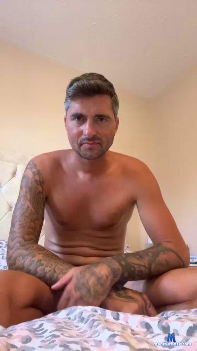 BIGKINGO85 cam4 bisexual performer from United Kingdom of Great Britain & Northern Ireland  
