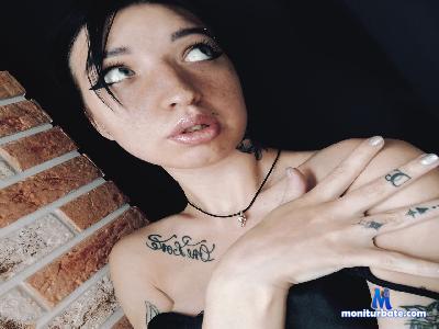 HildaCourtney cam4 straight performer from Federal Republic of Germany fisting striptease bdsm feet ass cute spanking 