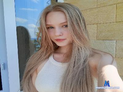 WhitneyHessey cam4 straight performer from United States of America  
