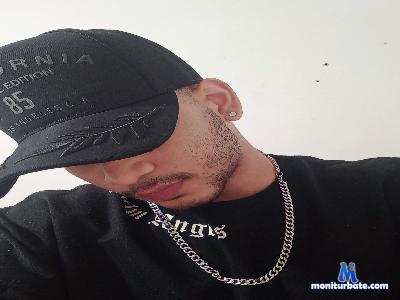 ArameanTrader3 cam4 straight performer from Republic of Colombia  