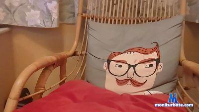 gaymarried40 cam4 gay performer from United Kingdom of Great Britain & Northern Ireland  