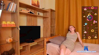 LisaTerrini cam4 straight performer from United States of America C2C schoolgirl cute spanking 
