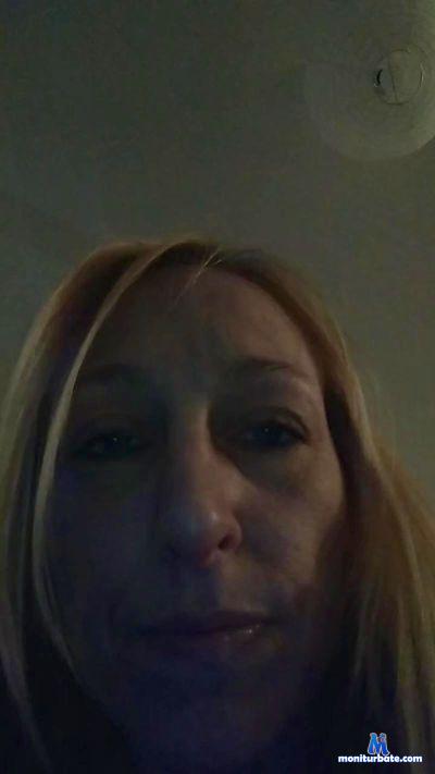 RozinaB cam4 bicurious performer from United Kingdom of Great Britain & Northern Ireland  