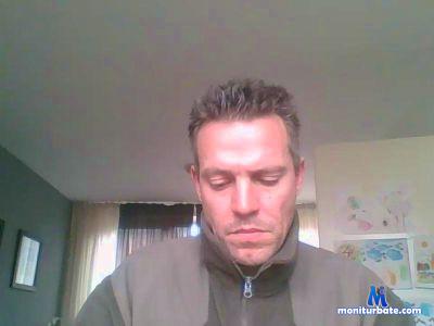 tom5986 cam4 gay performer from French Republic  