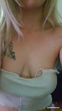 lesara252_fun cam4 live cam performer profile
