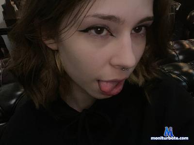FalineBunkers cam4 bicurious performer from United States of America amateur ass masturbation bigass schoolgirl C2C spanking 