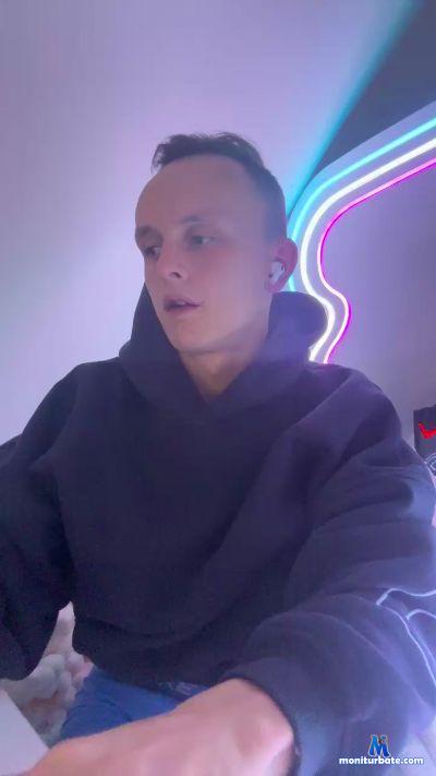 LilLad04 cam4 gay performer from United Kingdom of Great Britain & Northern Ireland  