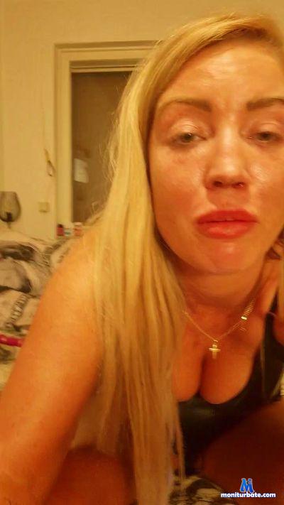 lotteliefde1 cam4 bisexual performer from Kingdom of the Netherlands normalshow lesbian bdsm 