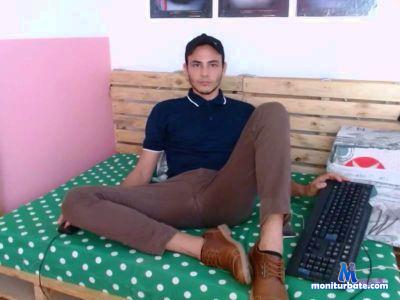 LightSkinMarlo cam4 bisexual performer from United States of America  