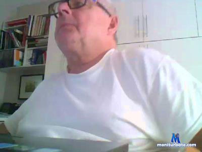 bigguy2708 cam4 straight performer from Canada  