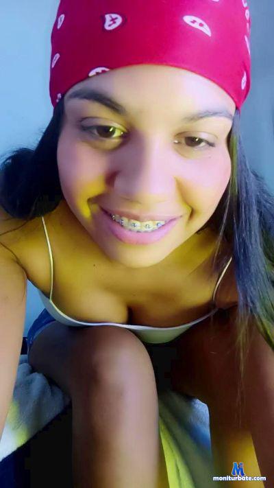 girl_hotpee1 cam4 bicurious performer from Republic of Colombia pee goldenshower naked public holdpee 