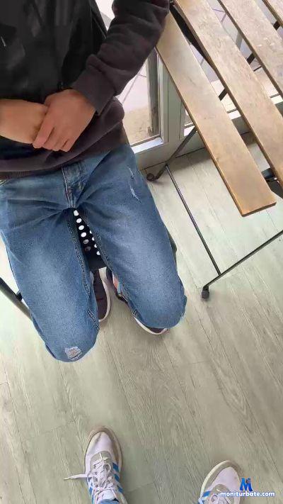 salvador933 cam4 bisexual performer from Republic of Italy  