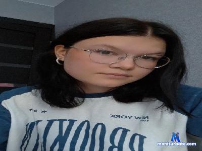 GuinevereBlink_ cam4 straight performer from French Republic feet armpits schoolgirl masturbation striptease cute ass 