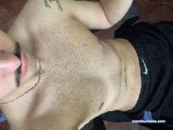 hung_twink20cm cam4 live cam performer profile