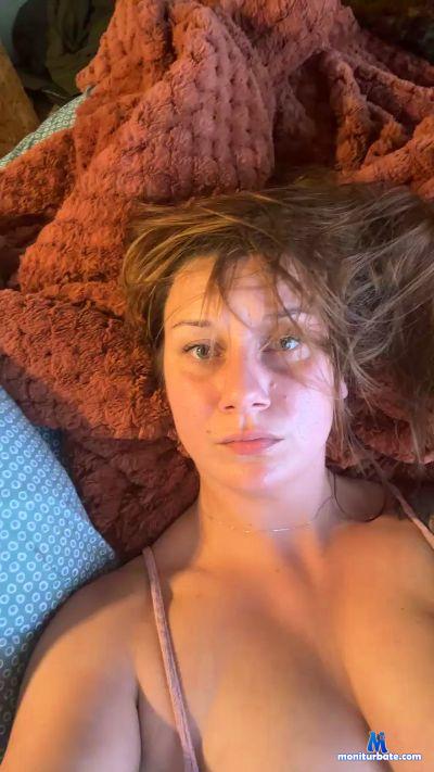 Rayleigh_mae cam4 bisexual performer from United States of America  
