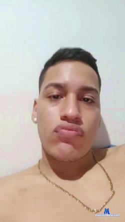Harmonium28 cam4 live cam performer profile