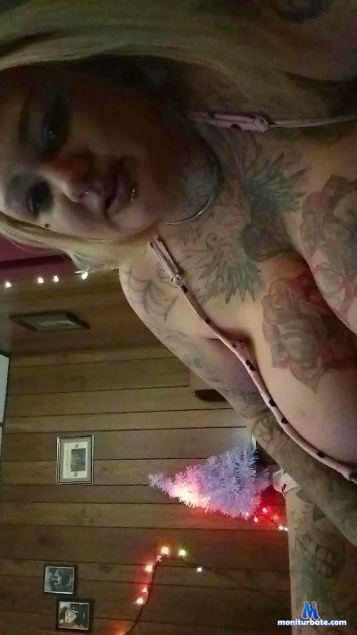 Tattietots cam4 bisexual performer from Canada  