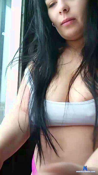 MilaPopila cam4 bisexual performer from United States of America  