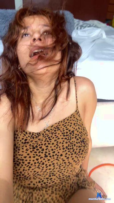 mia_king5 cam4 bisexual performer from Republic of Chile  