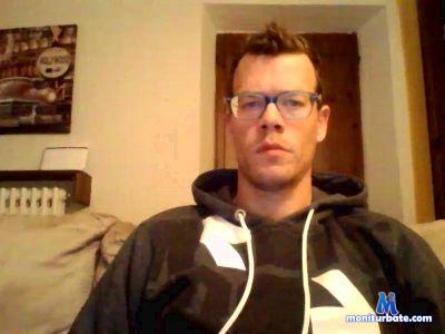 Moi_Ocho5 cam4 straight performer from Republic of Italy  