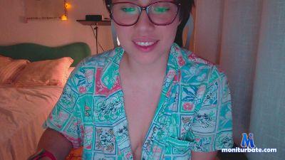 Shakirat33 cam4 bicurious performer from Kingdom of Spain armpits masturbation femdom pussy ass cute amateur 