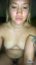 Yellalove cam4 livecam show performer room profile