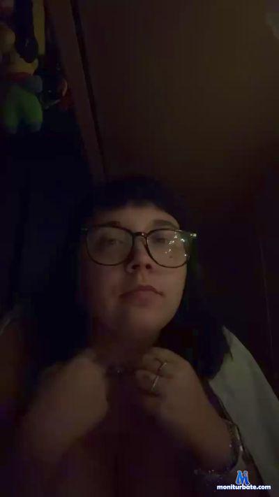 U_p_t_o_i_a cam4 bisexual performer from Republic of Italy  