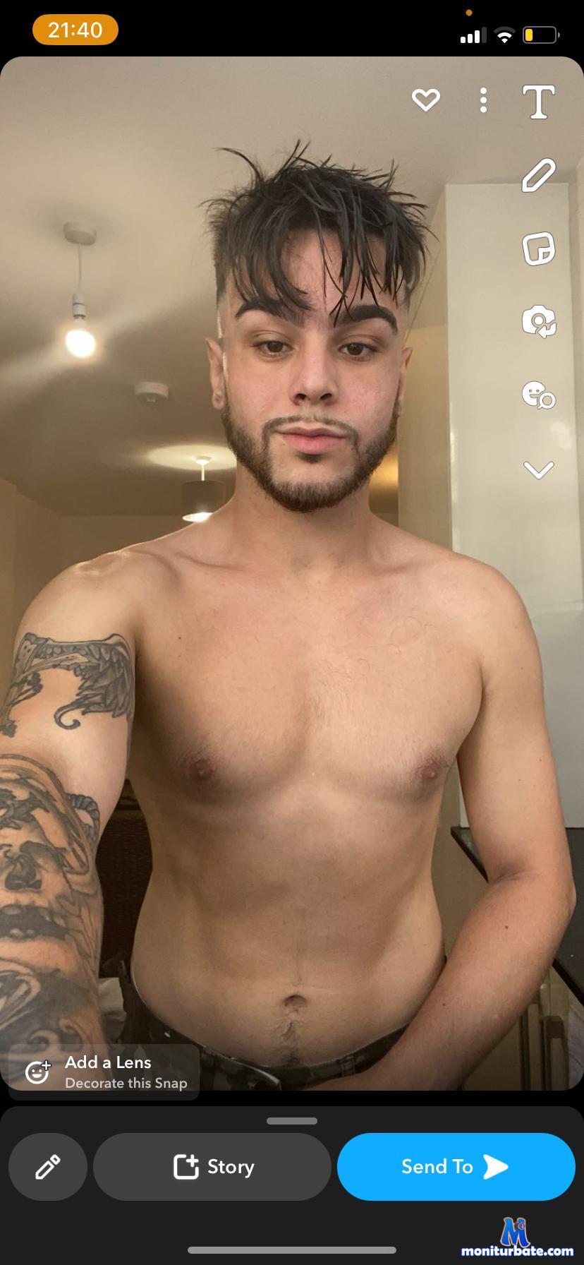 DylanPleasee cam4 bicurious performer from United Kingdom of Great Britain & Northern Ireland new Lad Solo 